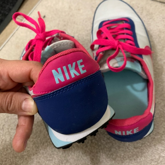 Nike shoes - Picture 3 of 4